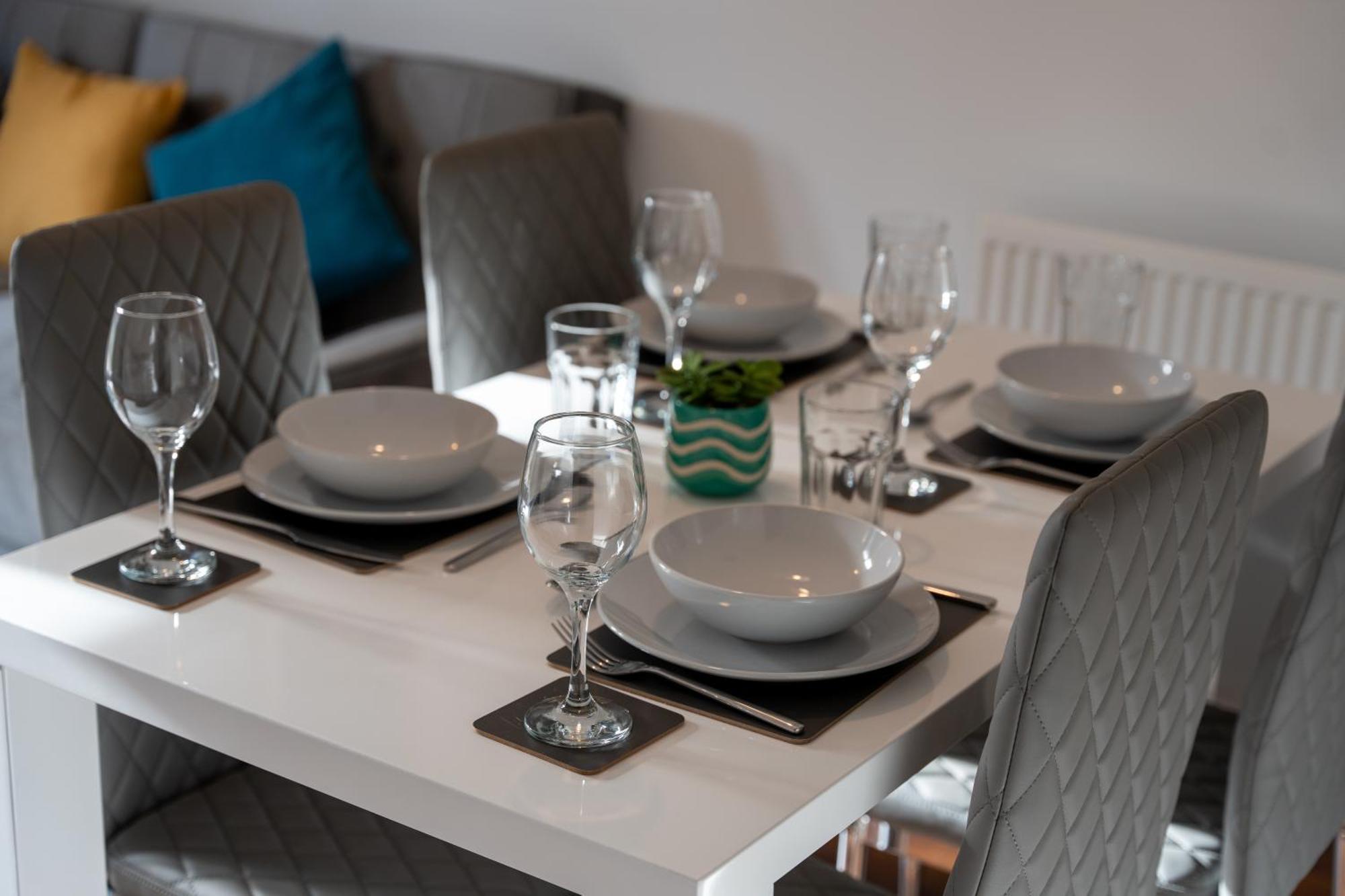 Modern Luxury 2 Bed With Free Parking Vakantiehuis *